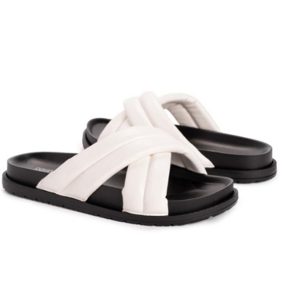 NWT Muk Luks White Tidal Wave Cross Sandals Womens Size 11